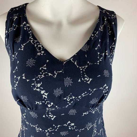 Ann Taylor Loft Sleeveless V Neck Blouse- Sz 0 - Picture 2 of 8